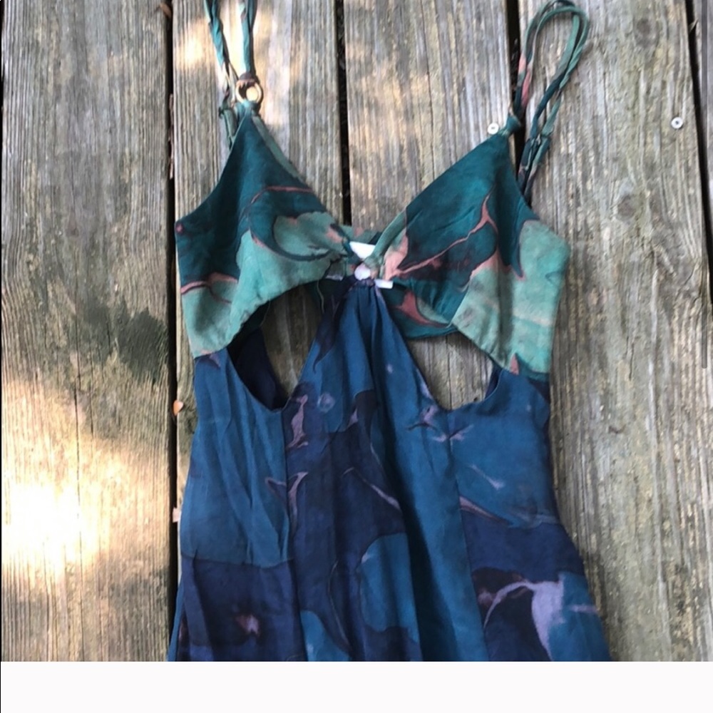 In Search of Lilly dress - Picture 2 of 2
